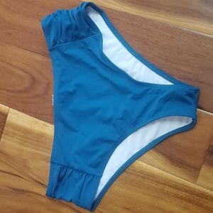 NWOT Bikini bottoms with ruched sides size medium